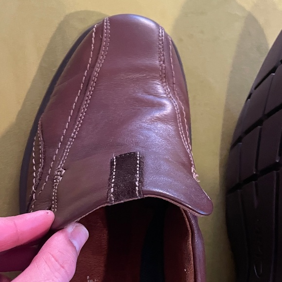 Clarks Men's Brown/Burgundy Leather Slip-On Loafers - Picture 4 of 8